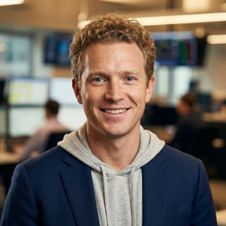 Photo de profil de Ryan Brooks, présenté comme analyste trading senior au sein de Vela Rendecto